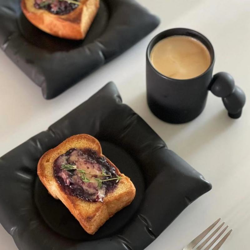 Creative Style Small Pillow Plate