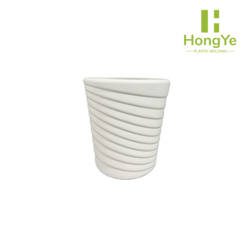 وعاء صغير ملولب للزهور الداخلية