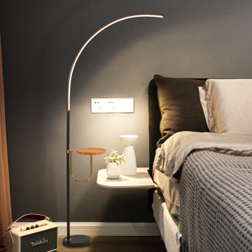 Lampadaire moderne de 1,5 m en or noir avec LED