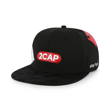 cappello snapback con logo in TPU lucido