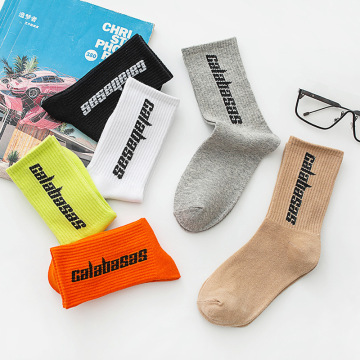 Custom Logo Wholesale Socks: OEM Crew Cotton Socks with Breathable Design and Letter Personalization