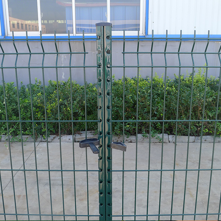 Hot sales Welded Triangle Curved Bending Fence Panel