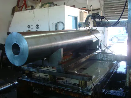 Bimetallic barrel for injection machinery