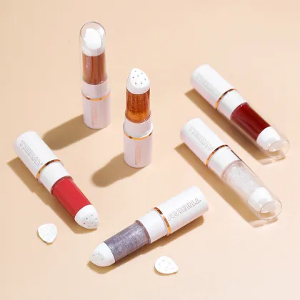 Glossy Lip Gloss: Moisturizing & Non-Greasy Lip Glaze