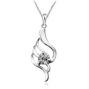 Fashion classic crystal pendant