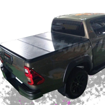 ม้วนอลูมิเนียมม้วน tonneau รถปิคอัพผ้าปูที่นอนแบบสามเท่าสำหรับ Toyota Hilux Revo Z04
