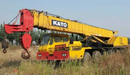 used Kato NK500E crane