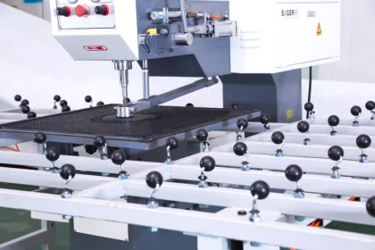 Horizontal direction glass drilling machine