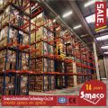 Magazijn palletstellingen met smalle gangpaden Zware palletstellingen zijn gemakkelijk toegankelijk