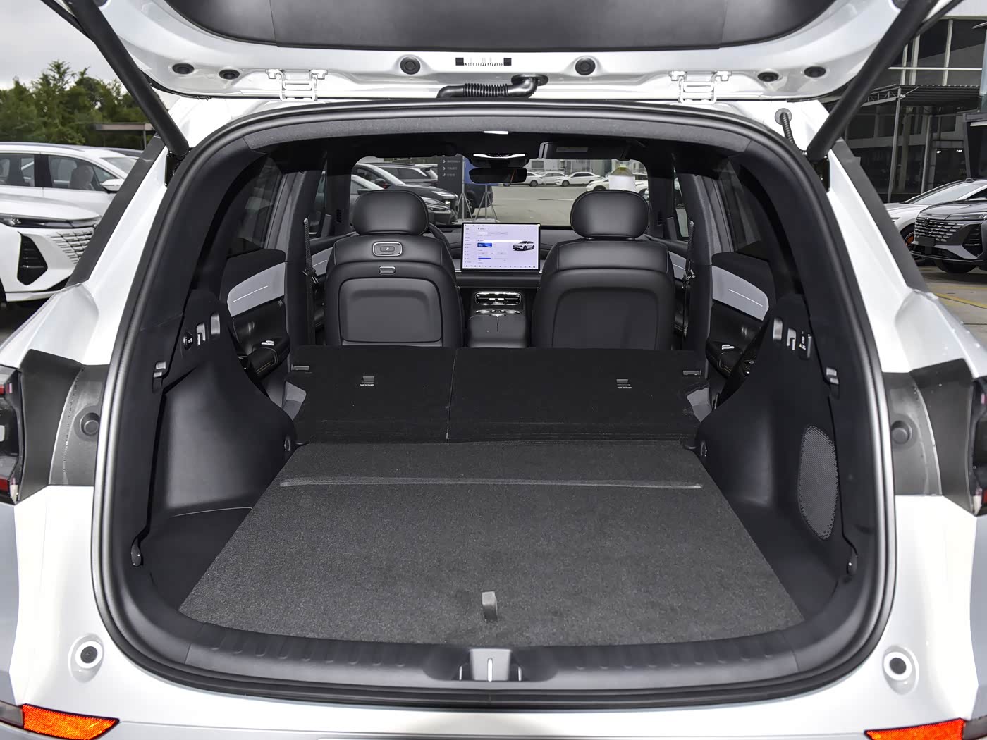2025 215 Flagship Plus Car