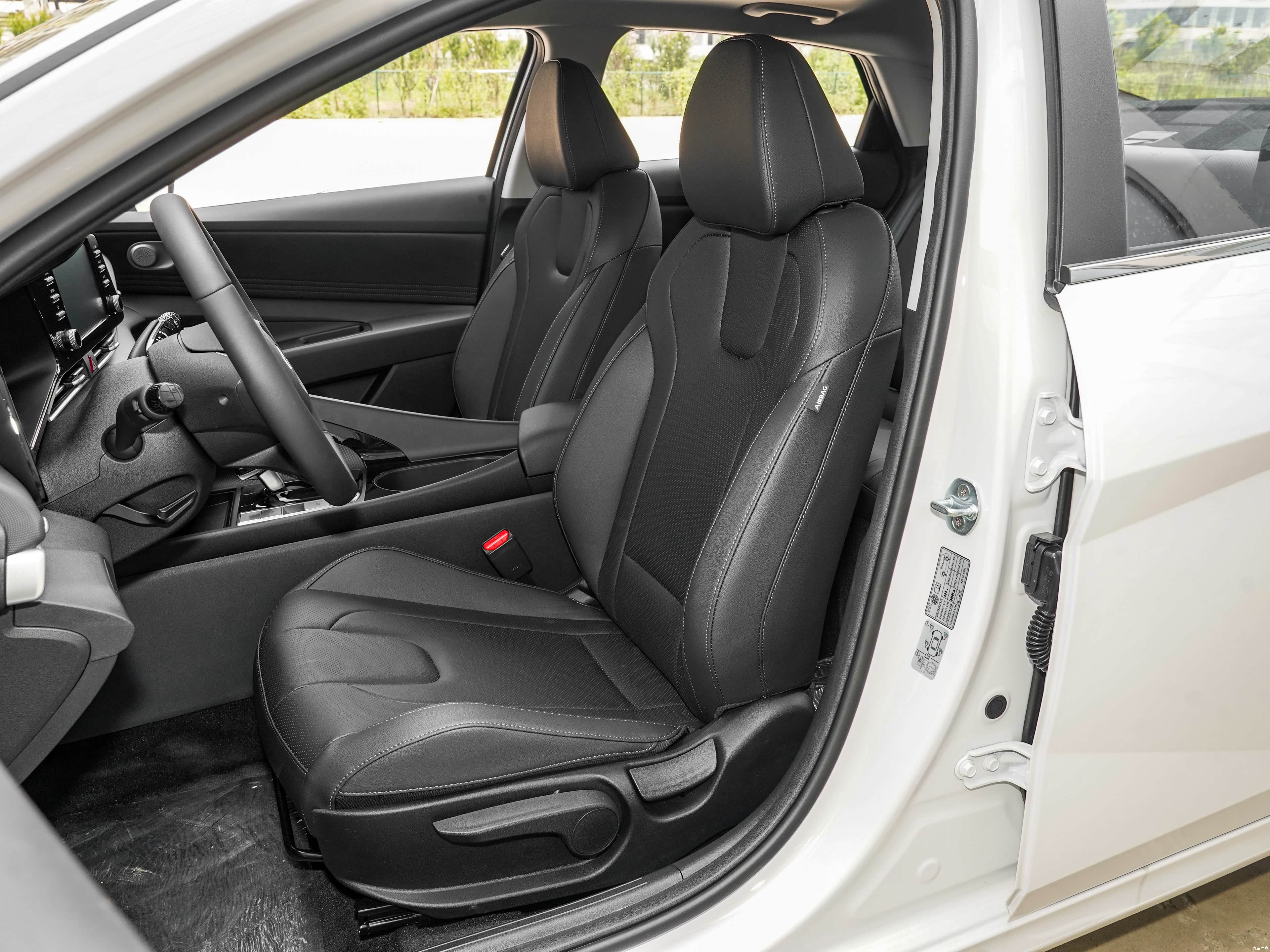 ELANTRA 8