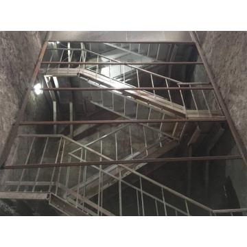 Construcción del subterráneo de las escaleras del eje