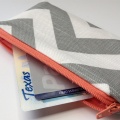 Σουβενίρ Γκρι Chevron Print Cotton Fabric Zippered Pouch