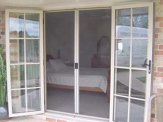 Magnetic door fly screen