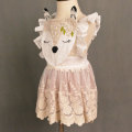 新しい女の赤ちゃんは素敵な子鹿刺繍ドレスをドレスアップ