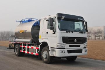 Asphalt distributor for road construction 8000