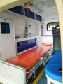 Nueva ambulancia de UCI tipo sala de techo alto