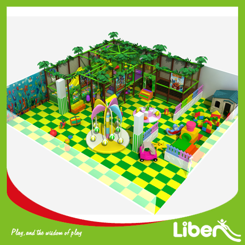 Anak-anak bermain indoor jungle gym