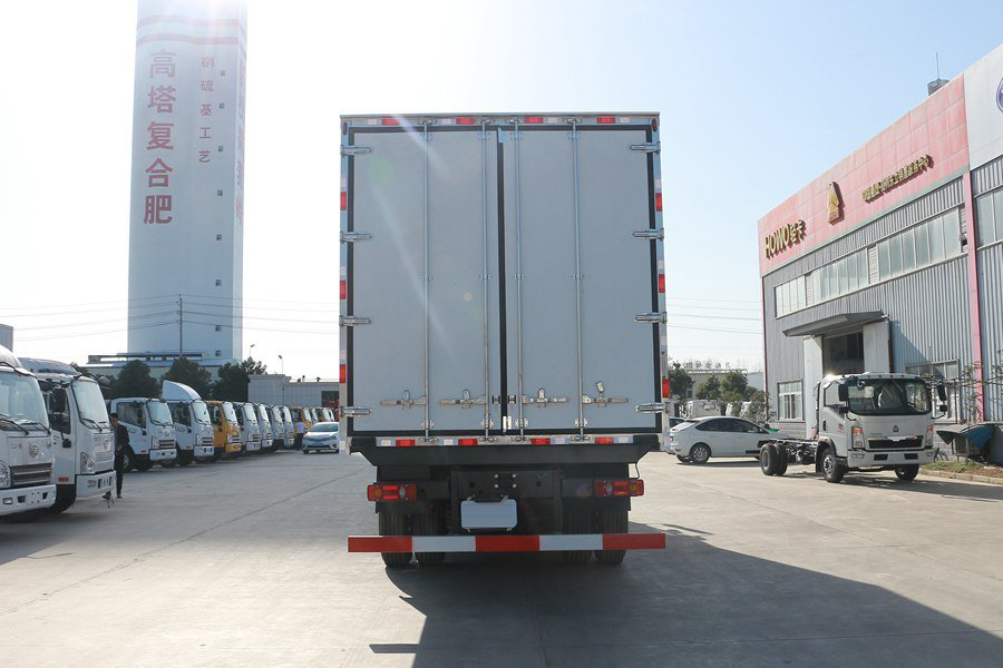 dongfeng refrigerator van truck 3