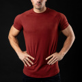 Las camisetas para hombres al aire libre están disponibles en varios colores