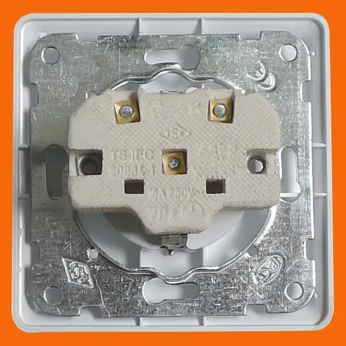 Розетка для скрытого монтажа, 16А (F7010)