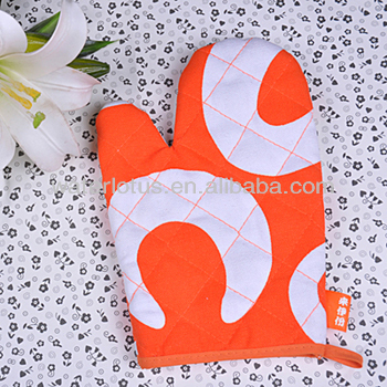 latest new kitchen set oven gloves and pad printed funny promotional high quality oven gloves for gifts