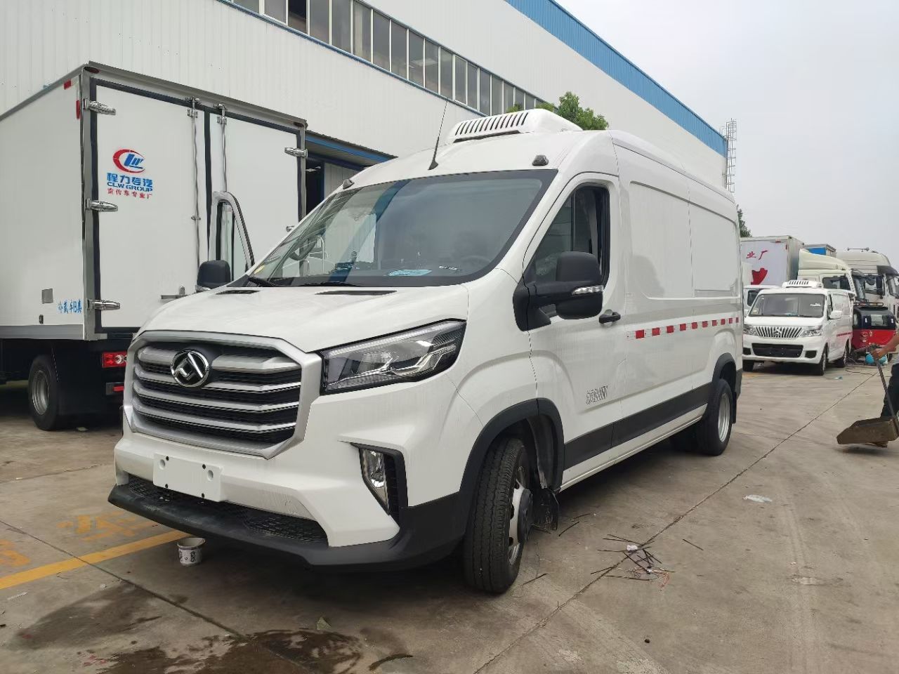 Cold chain logistics vehicle