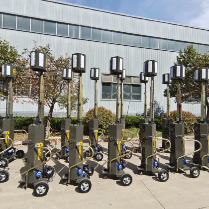 Emergency lighting tower with adjustable lighting