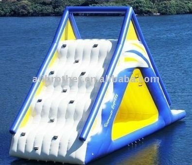 2011 new inflatable water slide on water