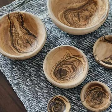 Natural Wood-Inspired Dinnerware with Light Wood Base