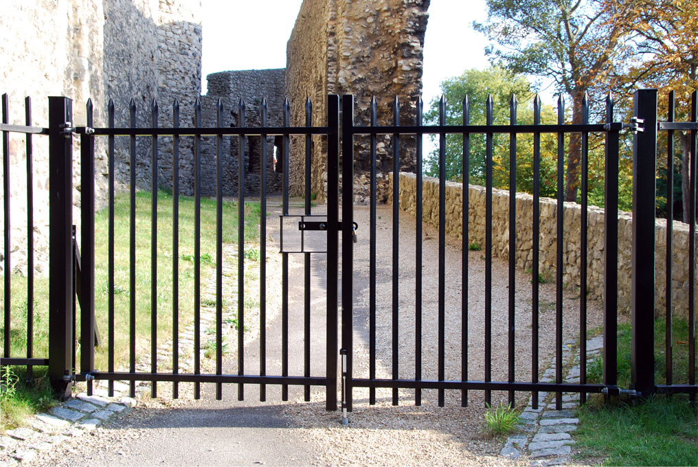 Garrison fence 12