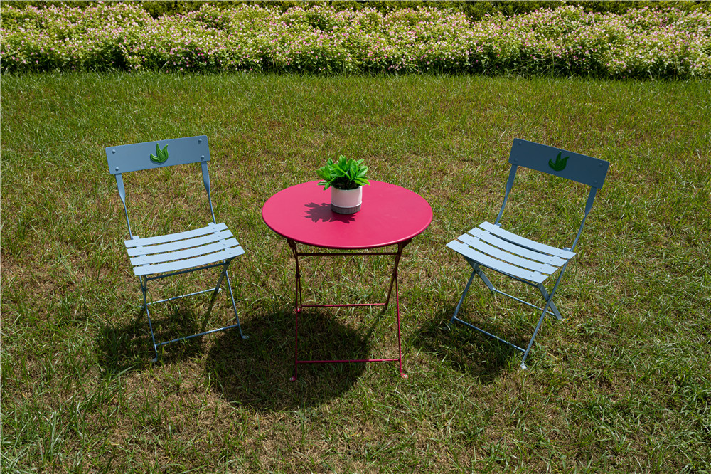 Outdoor Kids Set Round Table and Slat Chairs