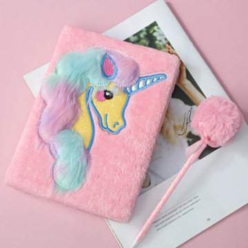 Journal du cahier Unicorn avec expédition rapide, couverture en peluche et promotion chaleureuse