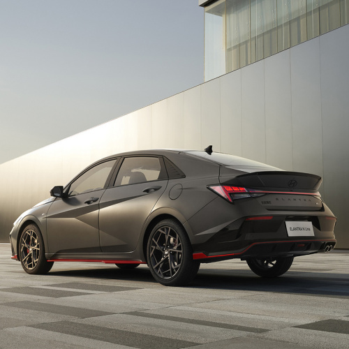 Hyundai Elantra 1.5L CVT használt autót online