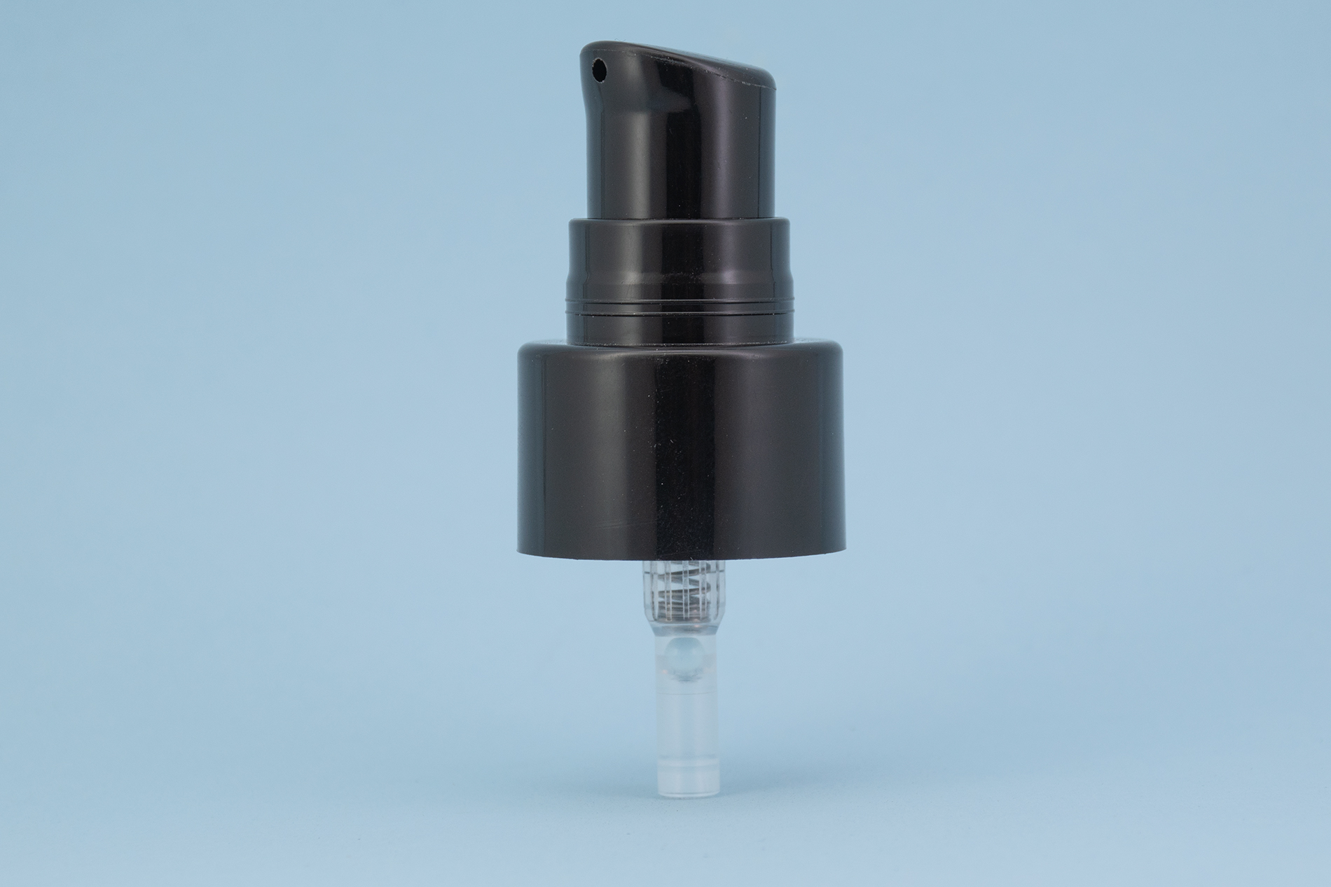 24/410 black smooth treatment pump