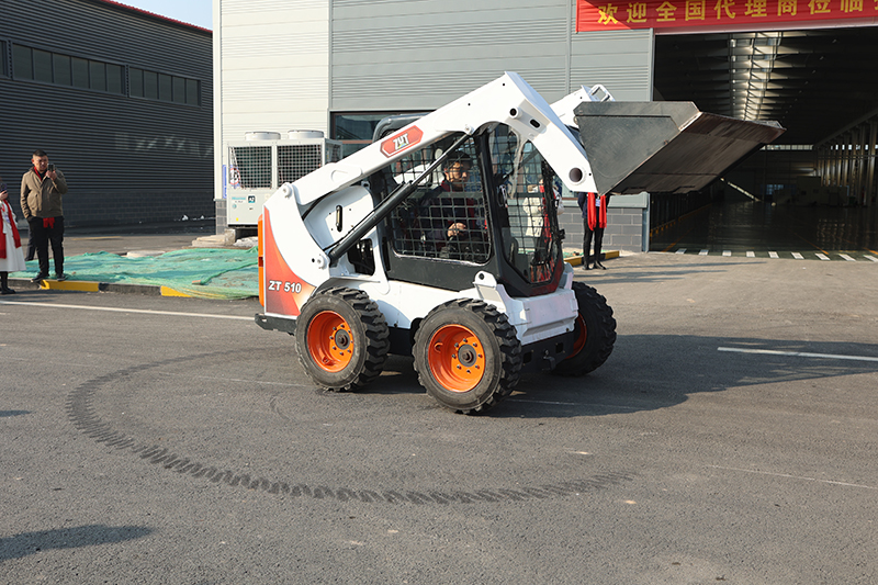 Skid steer loader ZT510 (3) Skid steer loader ZT510 (3)