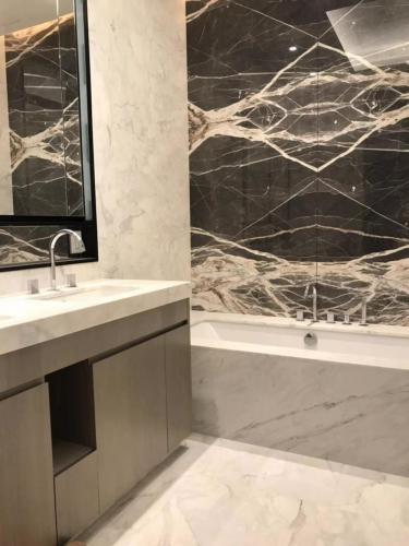 Modern style bathroom vanity mirror cabinet with lighting
