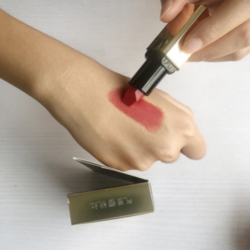 Lippenstift Nude Farbe Gesundheit und Sicherheit