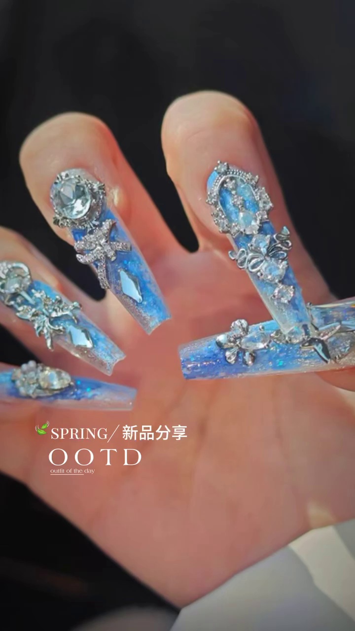 **Libra** Stiletto Blue with Silver Chains