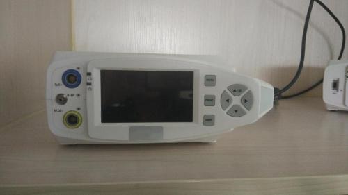 Nibpの医学の病院操作のバイタルサインのモニターが付いている熱い販売の子供および新生児の赤ん坊のHandelの携帯用脈拍計