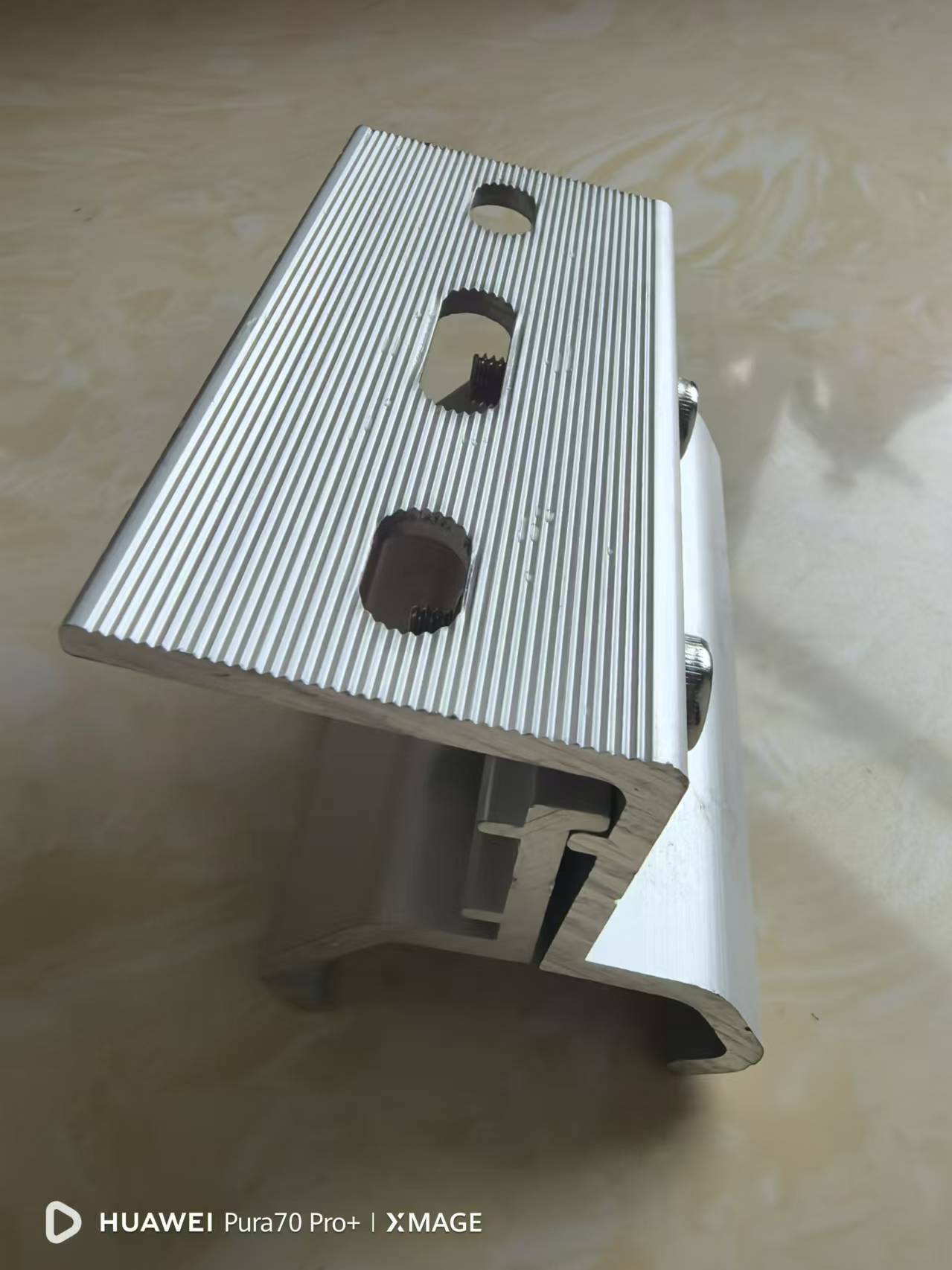 Aluminum alloy anodized extrusion rooftop clamps