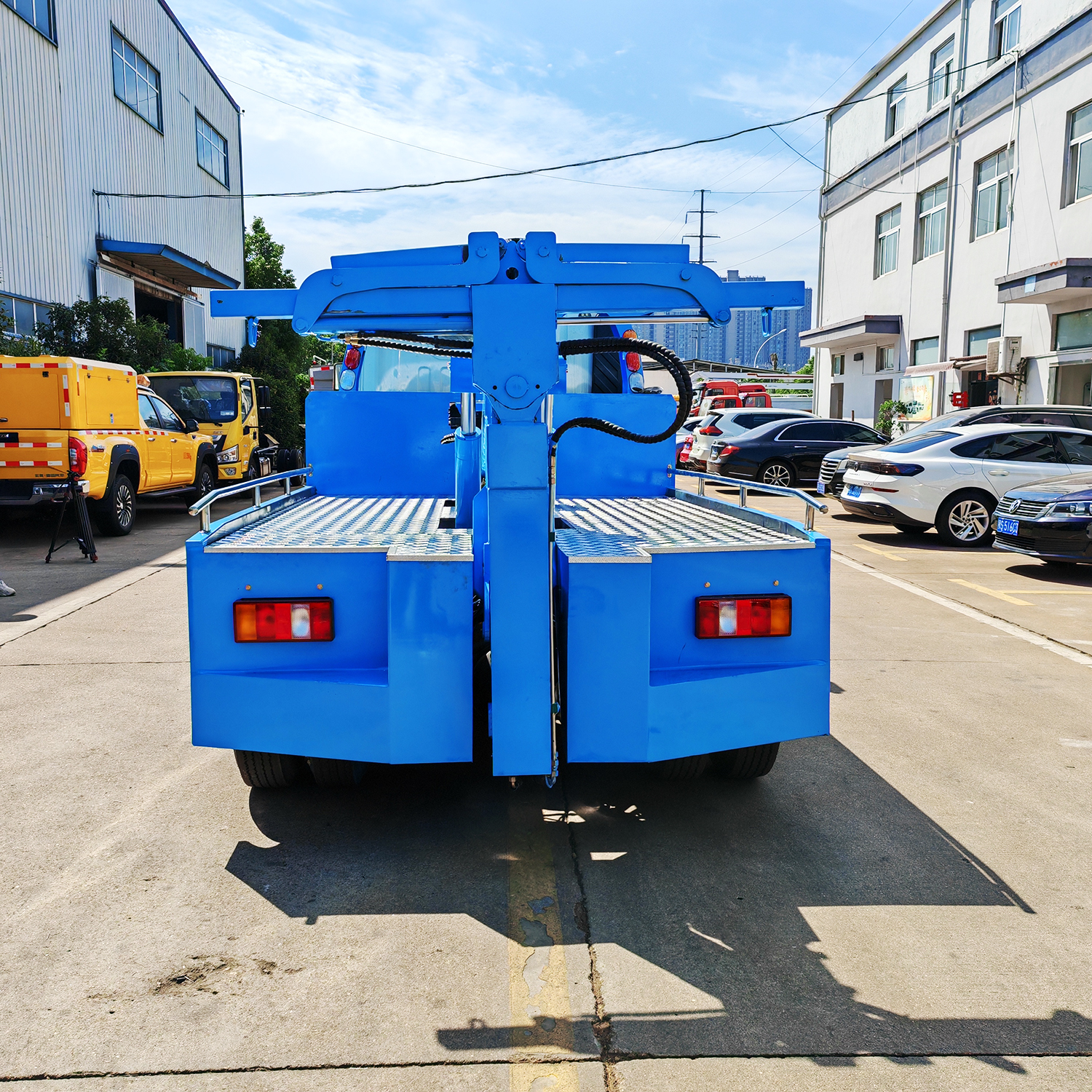 All-in-one road tow truck for traffice clearance