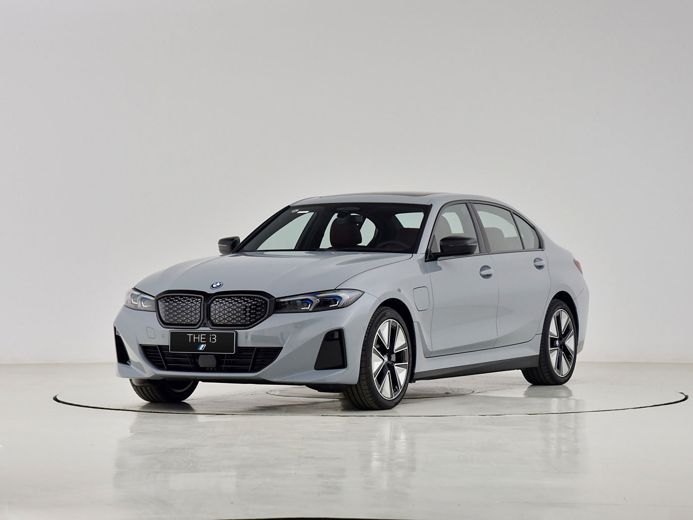 BMW i3 210KW ELEKTRIČNI CIJELI PERFORMANS CAR