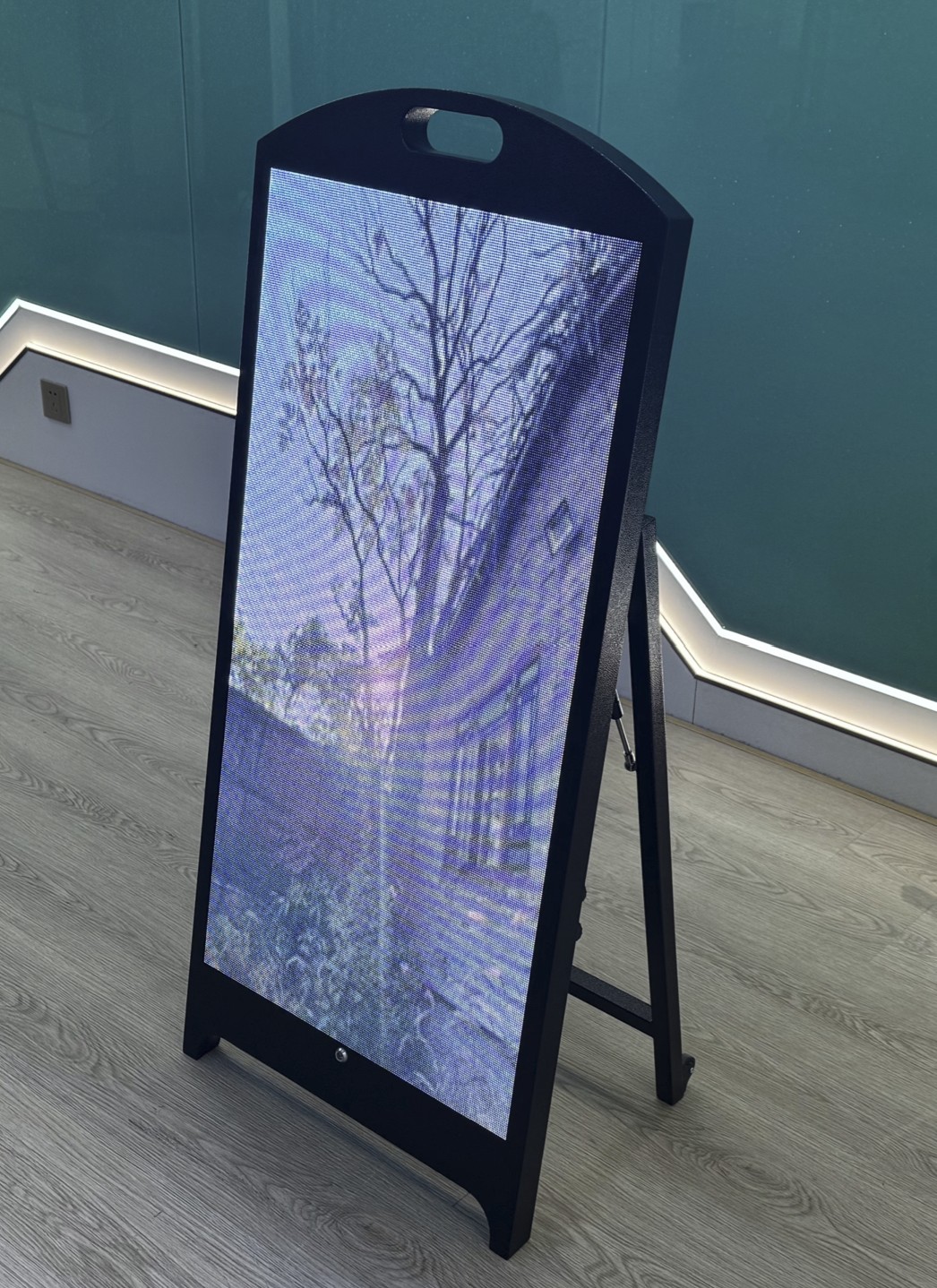 תצוגת LED ניידת חיצונית בדירוג IP65 עם חיבורים ברמה גבוהה