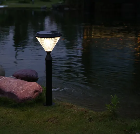 Solar garden light diamond shape
