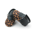 Mocasines de piel auténtica con estampado de leopardo para bebé