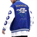 Chaqueta de béisbol universitaria azul y negro