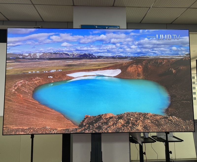 Short throw black diamond fresnel projection screen
