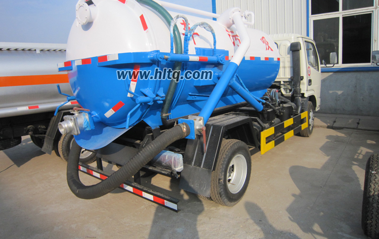 Vacuum pump tank truck