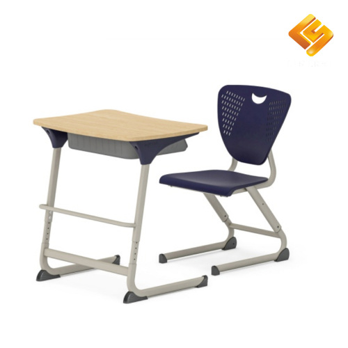 Muayene masaları ile donatılmış Masalar Kampüs